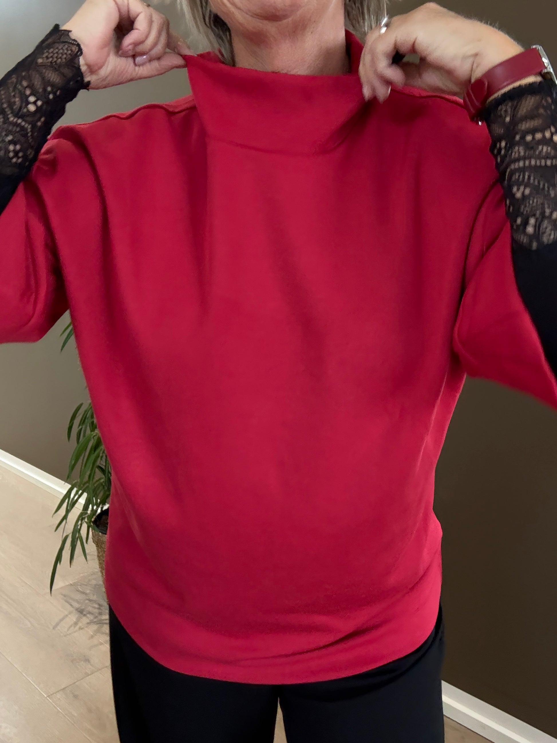 Lækker plus size t-shirt i den velkendte sabina kvalitet fra Wasabi. Denne er god til plus pigen som ønsker en anderledes, men simpel, t-shirt. 