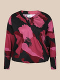 Plussize bluse fra Zhenzi som er det  mærke med de gode faconer, i bordeaux og brun flot print og flotte farver hverag eller fest den kan begge dele.