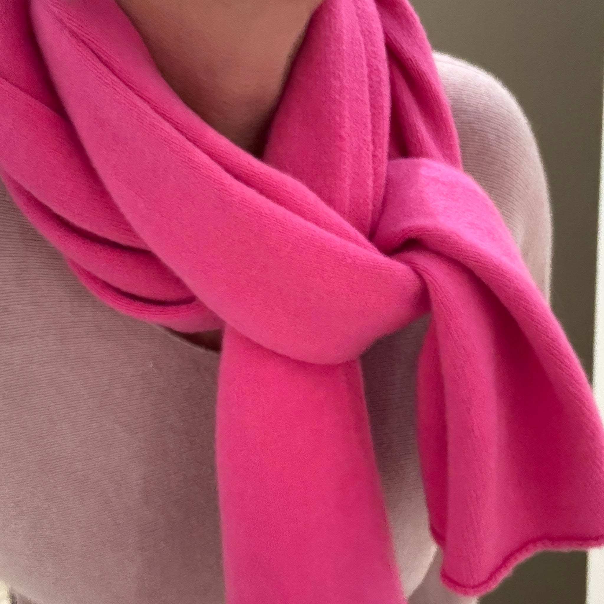 Saga Strik tørklæde i blød og lækker kvalitet – fås i flere farver.

Blødt og varmt Saga Strik tørklæde i elegant strikket design.

Saga Strik tørklæde i flere farver – komfortabelt og stilrent.

Lækkert, blødt Saga Strik tørklæde med tidløst look.