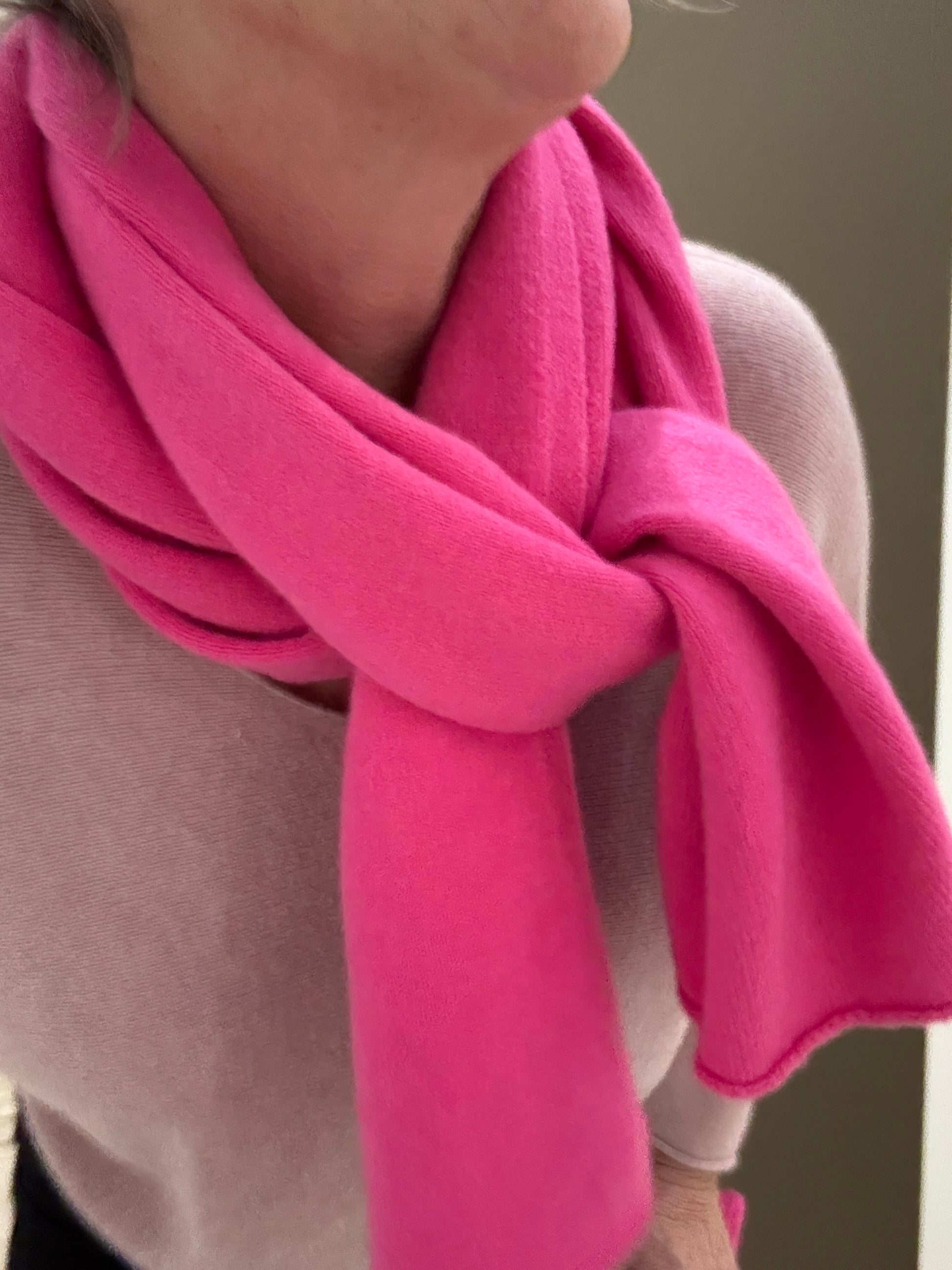 Saga Strik tørklæde i blød og lækker kvalitet – fås i flere farver.

Blødt og varmt Saga Strik tørklæde i elegant strikket design.

Saga Strik tørklæde i flere farver – komfortabelt og stilrent.

Lækkert, blødt Saga Strik tørklæde med tidløst look.