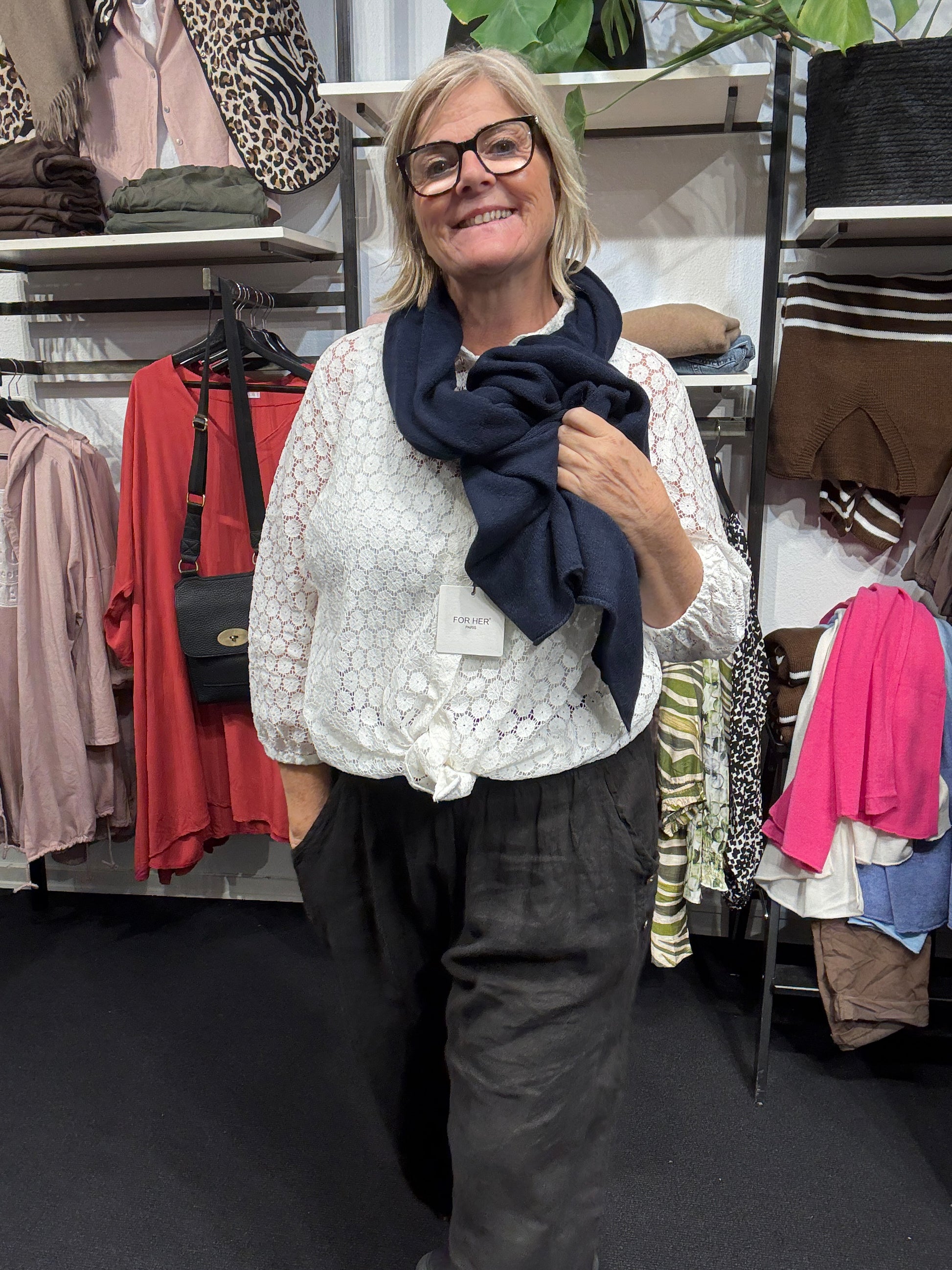 Saga Strik tørklæde i blød og lækker kvalitet – fås i flere farver.

Blødt og varmt Saga Strik tørklæde i elegant strikket design.

Saga Strik tørklæde i flere farver – komfortabelt og stilrent.

Lækkert, blødt Saga Strik tørklæde med tidløst look.