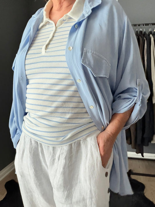 WA-SAKAR 3 stribet bluse med krave, knaplukning og trekvartærmer i blød bomulds- og viskosekvalitet.