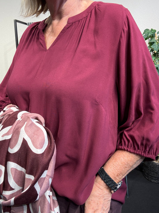 Sia 34 plussize jersey tunika i den flotte røde farve sigensgaard.dk
