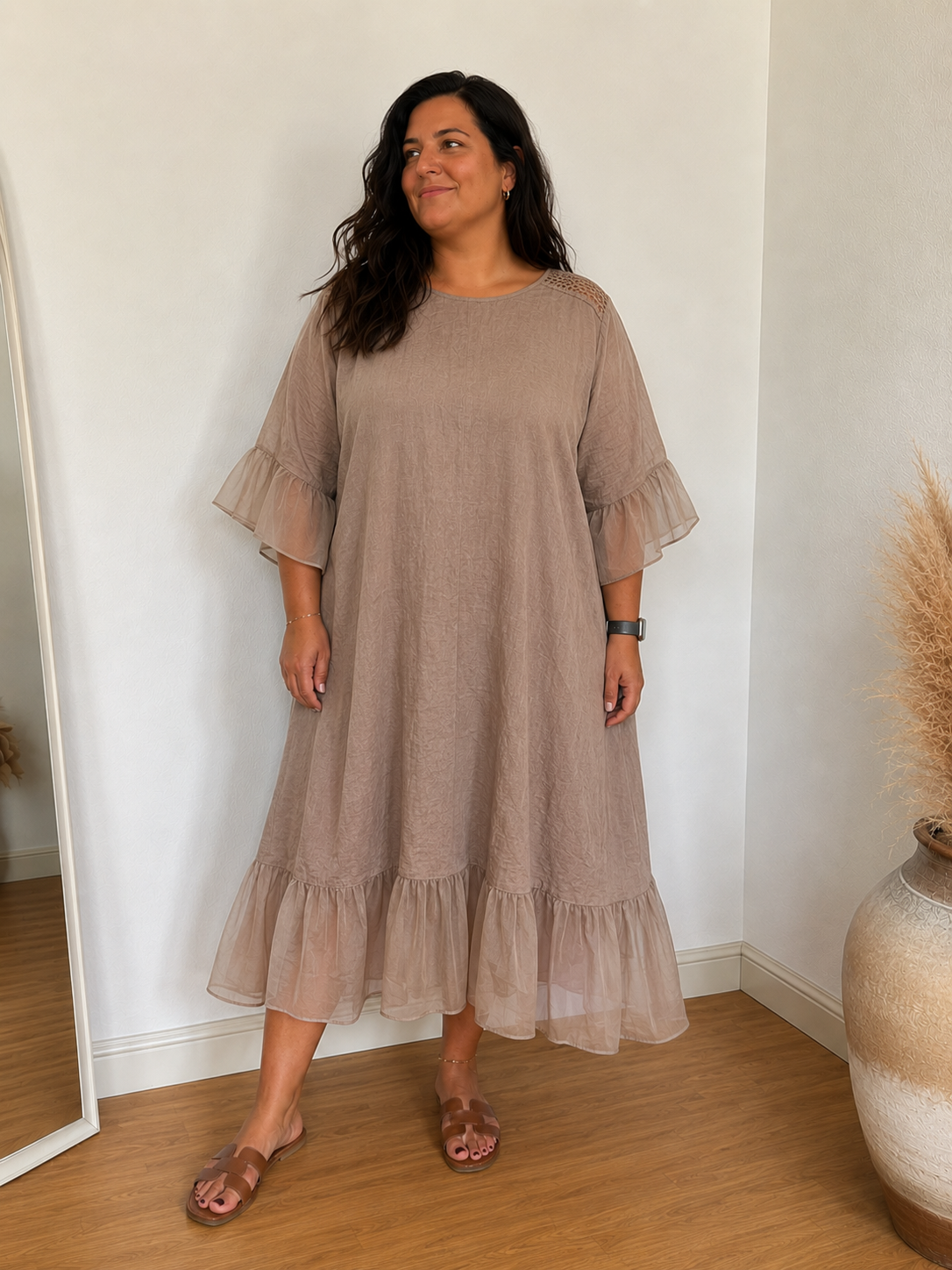 Feminin SIF hørkjole i plus size med enkelt nordisk design