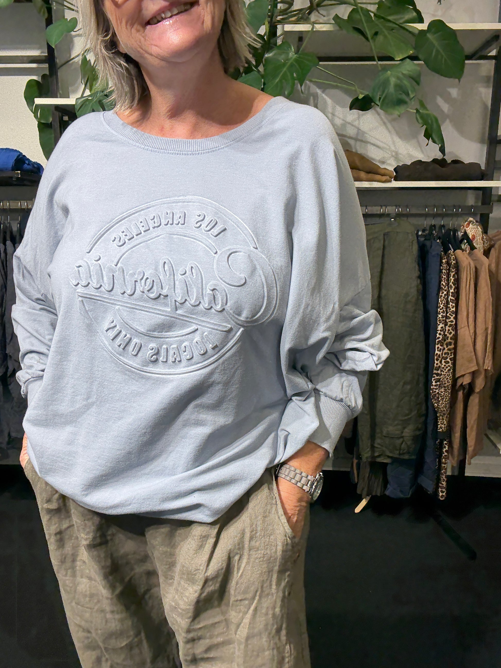 Lækker plus size bomuldssweatshirt som findes i mange forskellige farver. Den er dejlig rummelig i facon og kan bruges op til en str. 50+