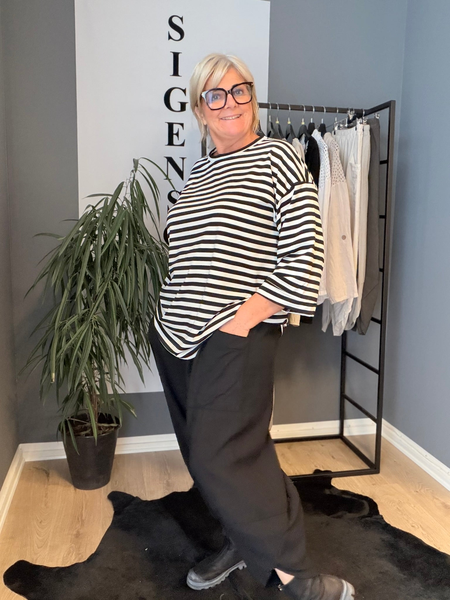 Sille r eb stribet T-shirt i forskellig farver rund i hals og med 3/4 ærme.