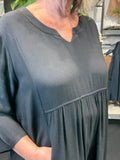 Plus size kjolen Rigmor fra Pont Neuf, har den bedste a-facon og er meget rummelig nedover. Det er en af vores absolut favorit kjoler. 