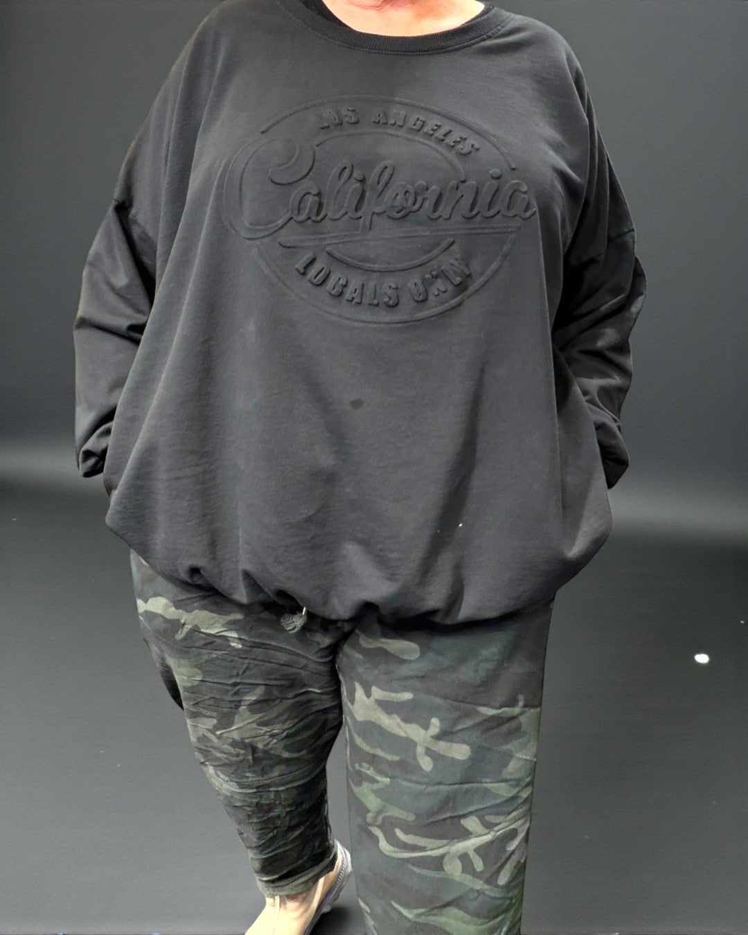 “Helle sweatshirt plus size i sort – blød sweatshirt i ren bomuld med komfortabel pasform.”