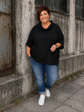**Alt-tekst til webshop:**

Bine plussize hør tunika til kvinder i let og luftig hørblanding. Tunikaen har løs pasform, elegant draperet krave, korte brede ærmer og en stor lomme foran. Perfekt til pluspiger i størrelse 42-56 og nem at style med jeans, hørbukser eller leggings til både hverdag og ferie. Fås i flere flotte farver.
