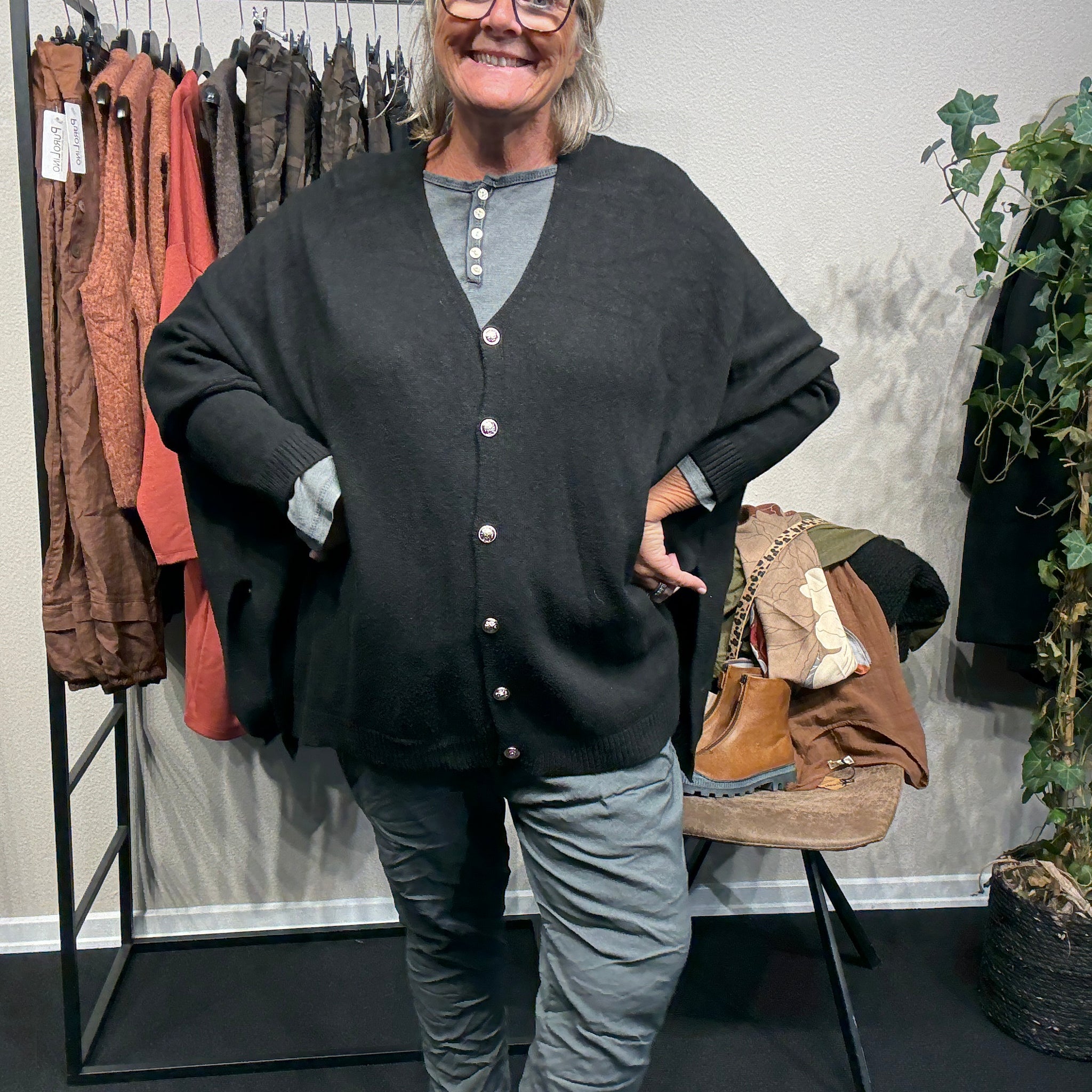 Gerda plussize strik cardigan i sort