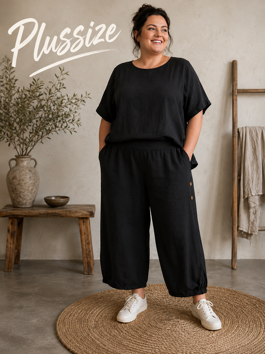 Den perfekte stumpebuks i hør til plus size kroppen. Den kan bruges året rundt, og så findesden i mange forskellige farver.