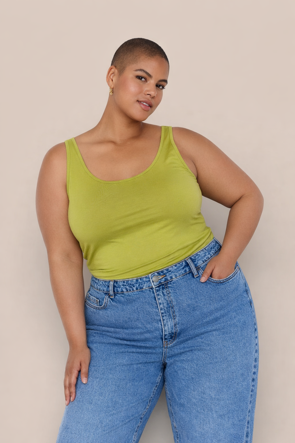 Stella 6 er den basis top der er vores bedste plussize top som er glat og blød