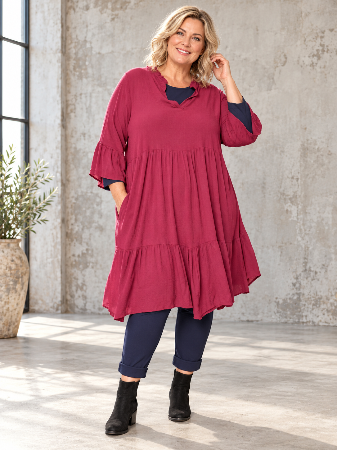 Tanja Plus Size dametøj fra Sigensgaard. Smart og moderne stil til kvinder med former. AI-genereret inspirationsbillede – tjek altid mål og produktbeskrivelse.
