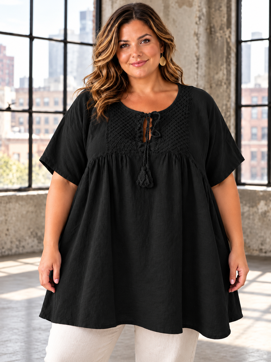 En feminin hør tunika til plus size kvinden som ønsker en smart tunika hvor komforten også er i højsædet. Den er perfekt til dig som fylder både for- og bagtil grundet den gode facon. 