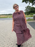 Lang plussize kjole i bordeaux fra Sigensgaard.dk