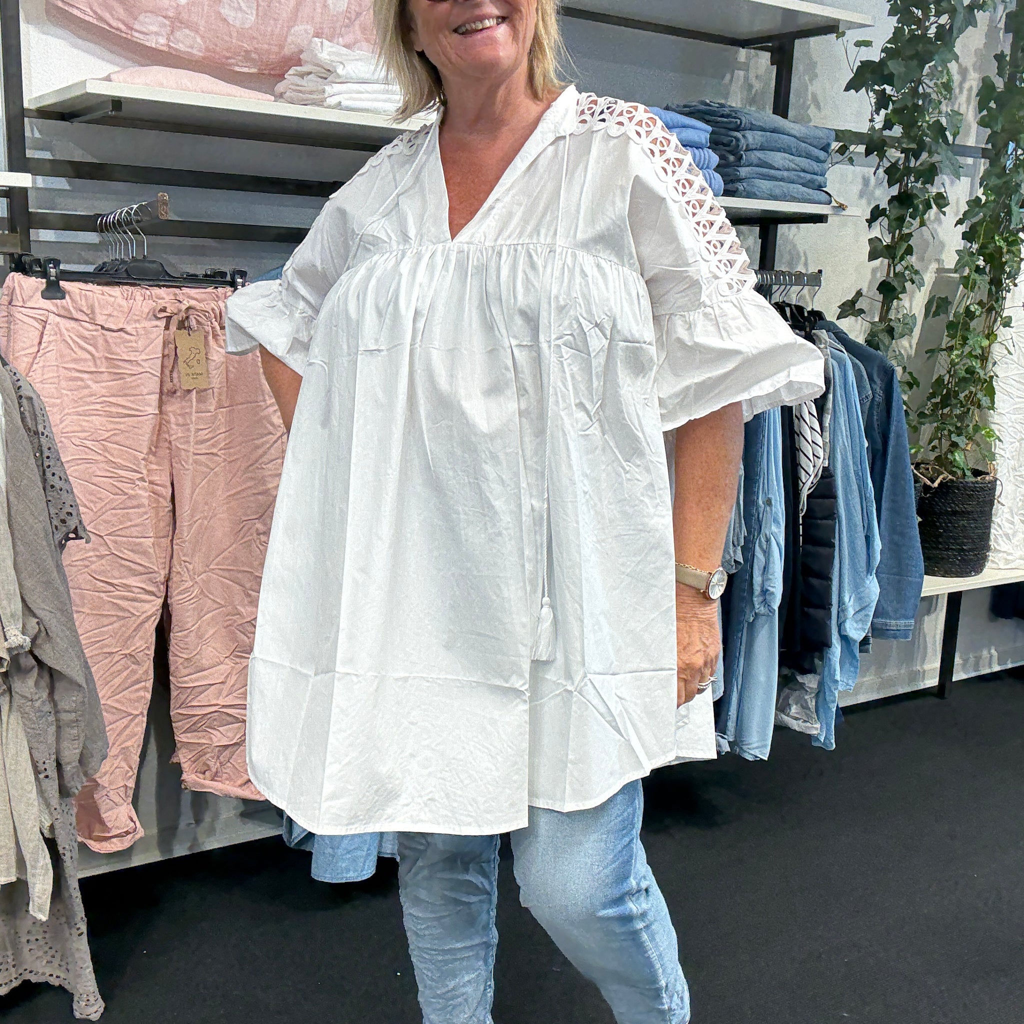 Hvid thea bomulds tunika pluspiger sigensgaard.dk