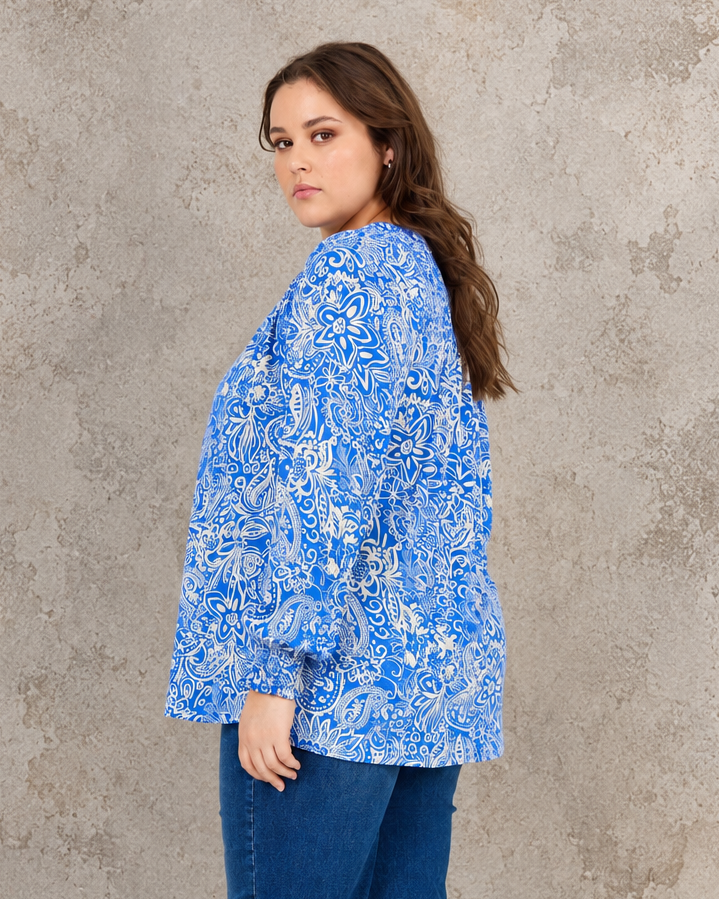 Smart bluse med paisley mønster til plus size kvinden. 