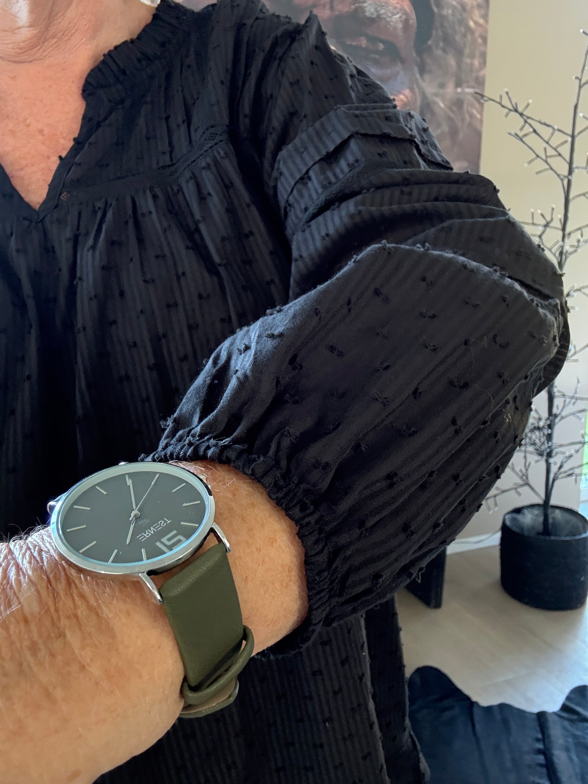 Vinka ur i den flotte army farve ,uret findes i mange nye farver og har den vildeste billig pris,se dem hos Sigensgaard.dk