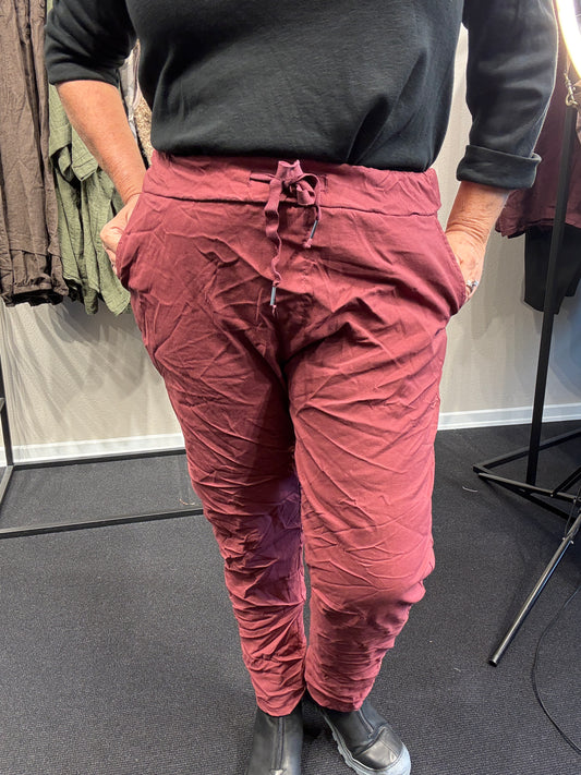 Rosa hyggebuks i vinrød basisbuks hos sigensgaard som findes i mange farver.