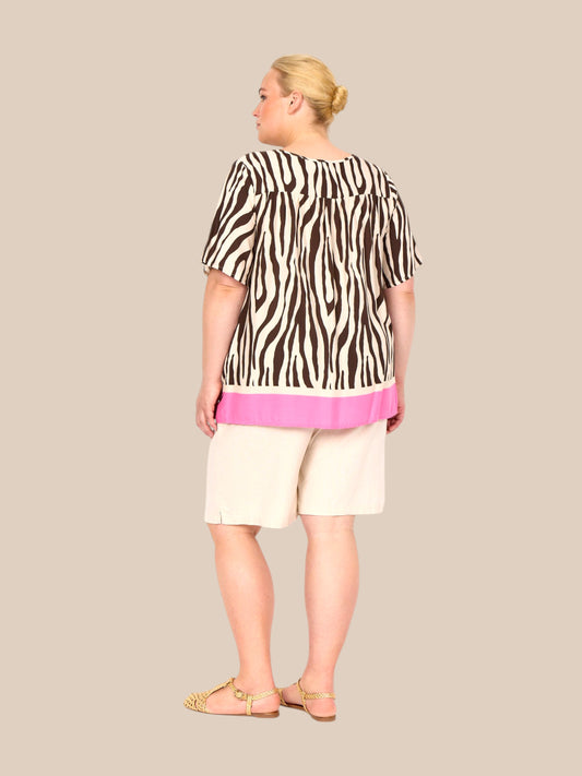 Mandie 1 blusen med zebra print plussize mode tshirt fra wasabi
