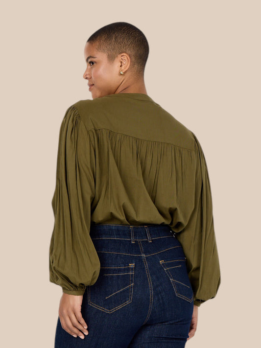 Plus size bluse som er gennemknappet og virkelig fin til både hverdag og fest. 