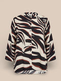 Skjorte i 100 % LENZING™ ECOVERO™-viskose med rund hals, gennemknapning, lange ærmer og sort/hvidt zebraprint.
