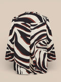Skjorte i 100 % LENZING™ ECOVERO™-viskose med rund hals, gennemknapning, lange ærmer og sort/hvidt zebraprint.