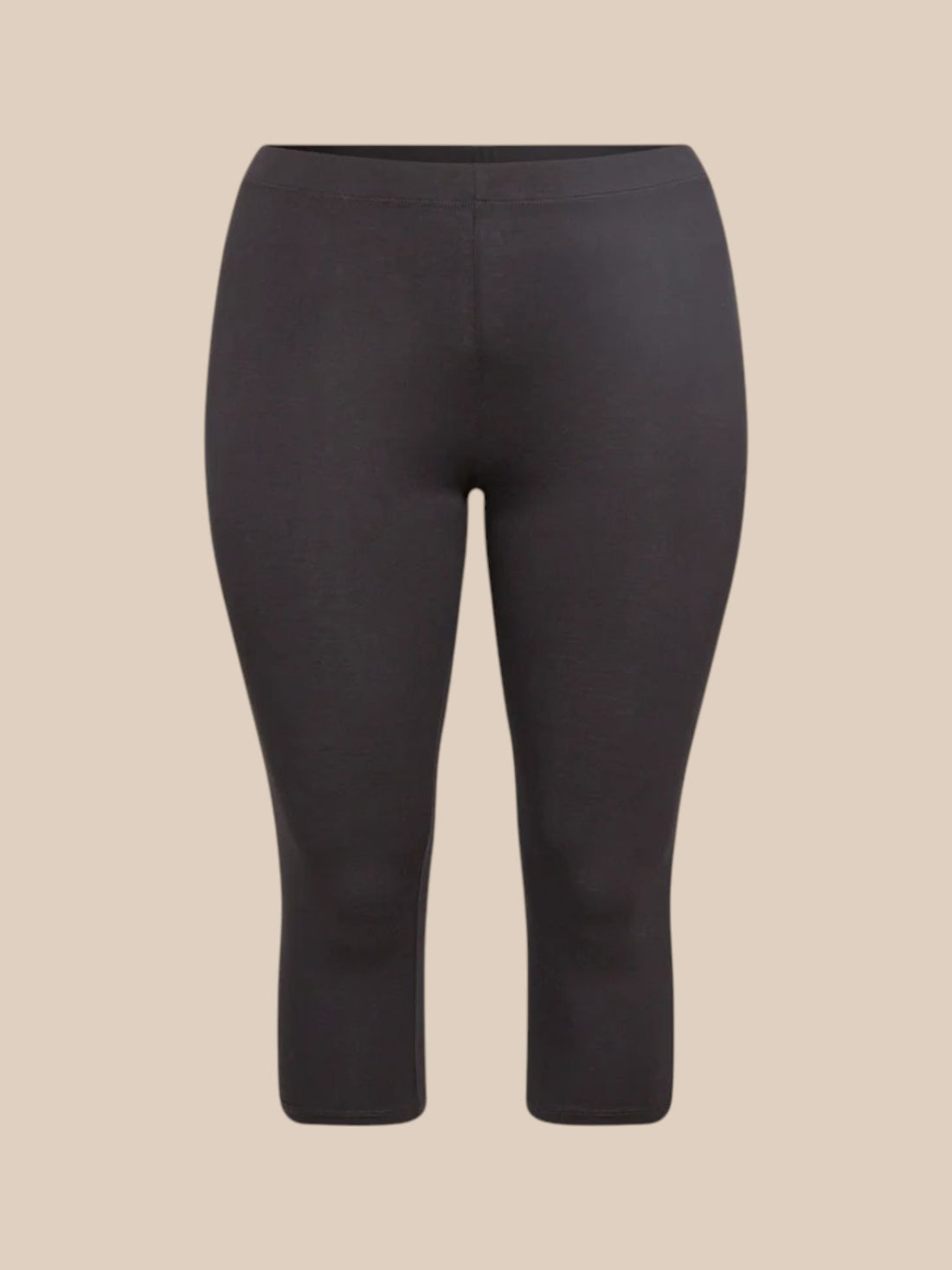 Plus size lårbasker også kendt som cykelshorts. Perfekt til at have under kjolen, så dine lår ikke gnider mod hinanden. Det er essentielt i sommeren hvis du spørger os.