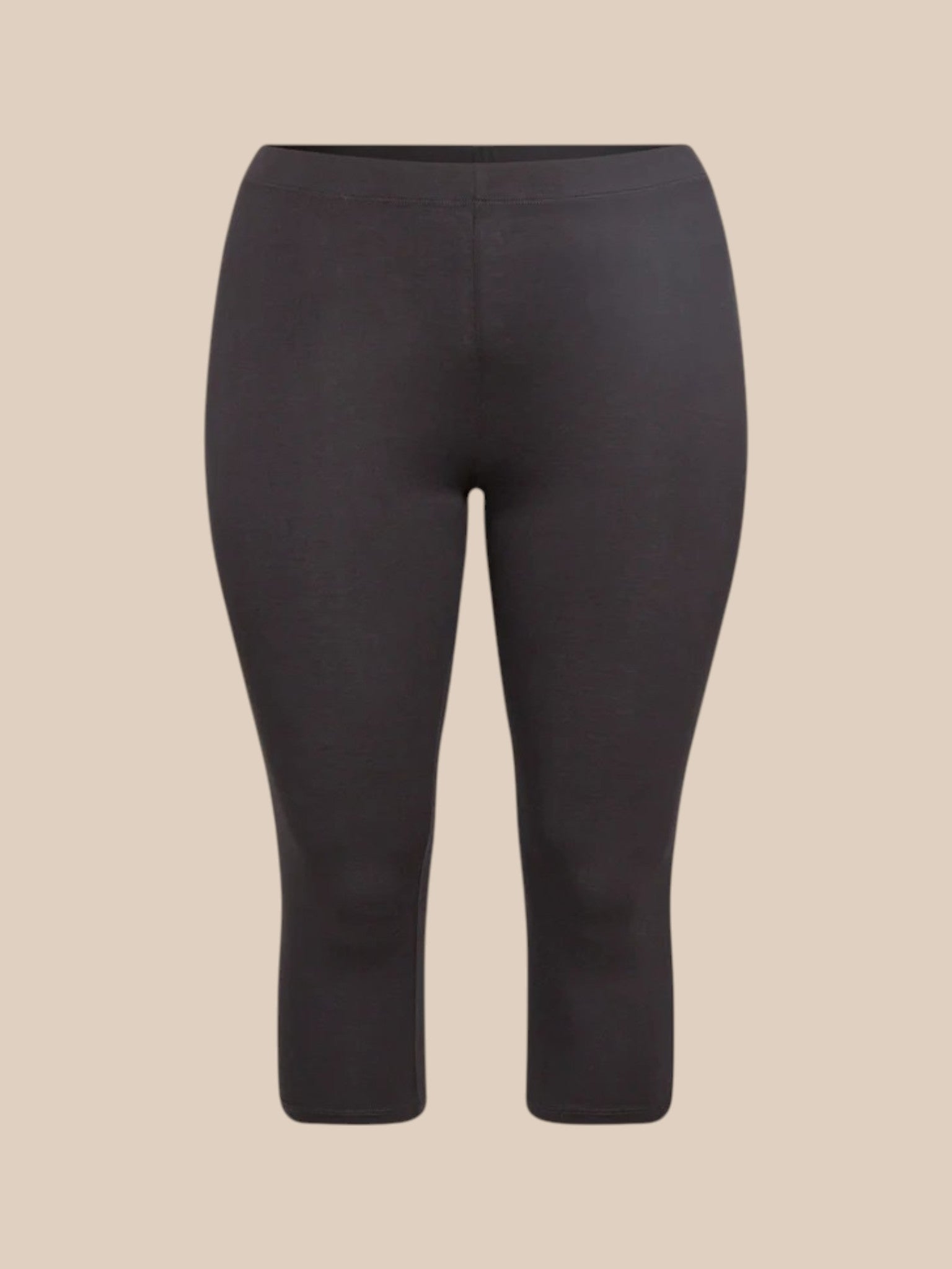 Plus size lårbasker også kendt som cykelshorts. Perfekt til at have under kjolen, så dine lår ikke gnider mod hinanden. Det er essentielt i sommeren hvis du spørger os.