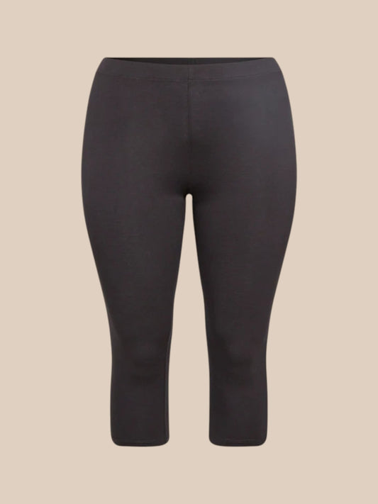 Plus size lårbasker også kendt som cykelshorts. Perfekt til at have under kjolen, så dine lår ikke gnider mod hinanden. Det er essentielt i sommeren hvis du spørger os.