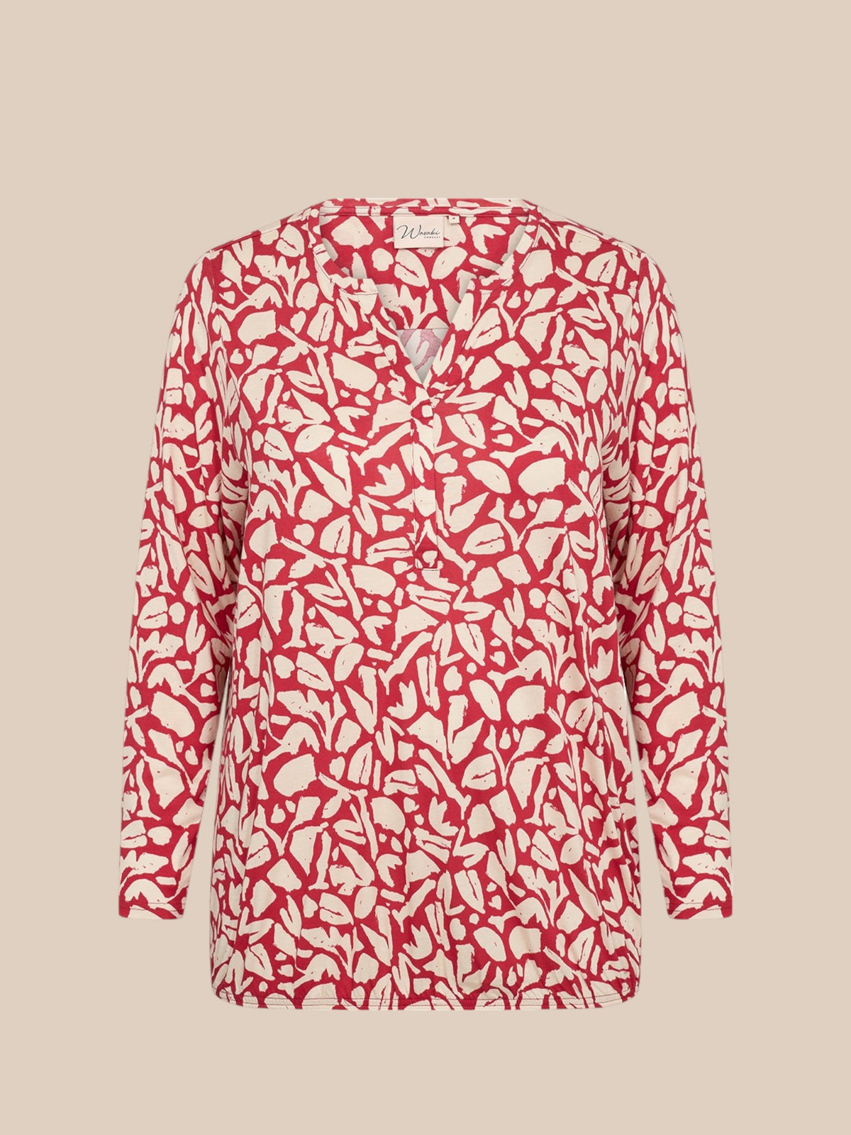 Nu kan du gøre et kup! Amie langærmet T-shirt er en skøn basisbluse, der kombinerer komfort og et enkelt, stilrent udtryk. Den bløde og strækbare kvalitet gør den perfekt til både hverdagsbrug og lag-på-lag under strik, veste eller cardigans.