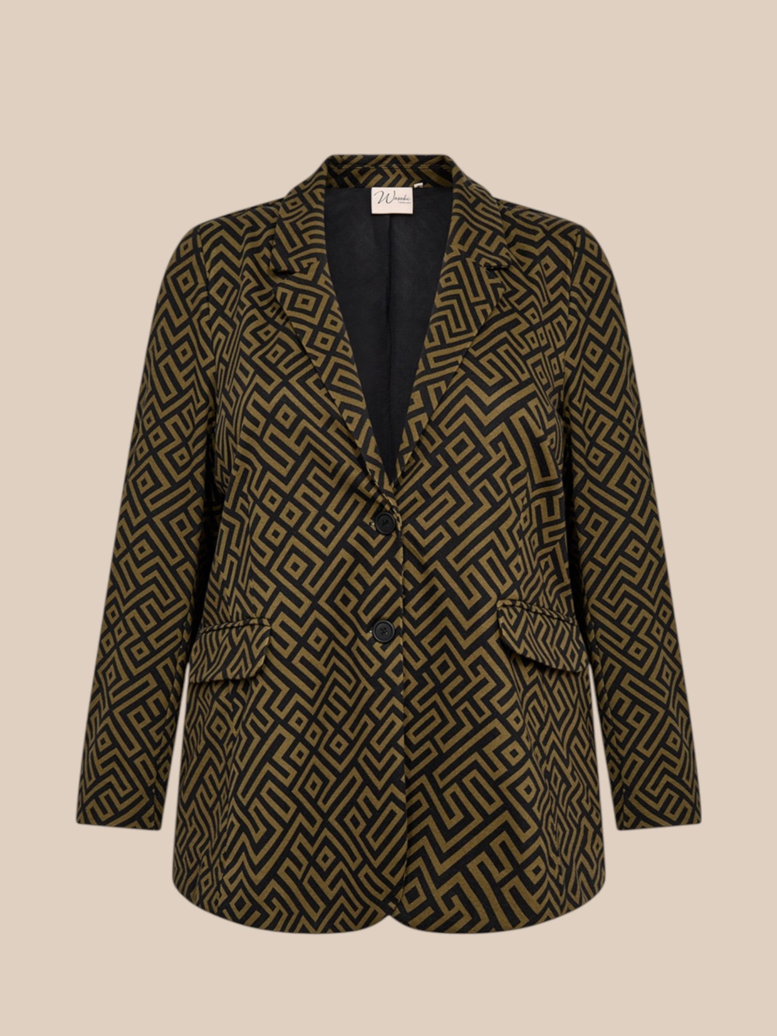 Smart plus size blazer som fås fra str. 42 op til en str. 58. Den er i et flot mønster og i en smuk oliven/sort farvekombination.