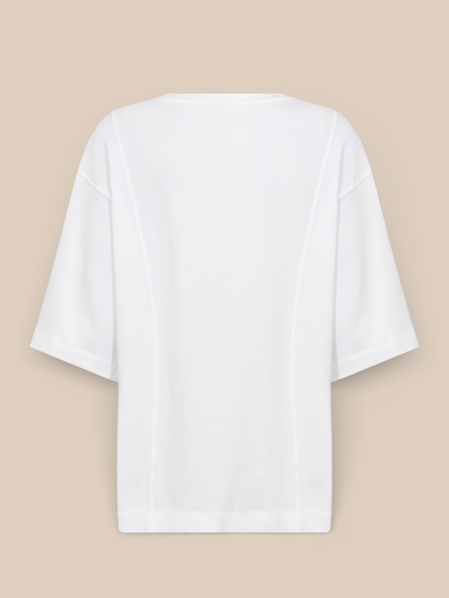 WA-VERONA 8 basic T-shirt i 100% økologisk bomuld med rund hals, afslappet pasform og minimalistiske syningsdetaljer.