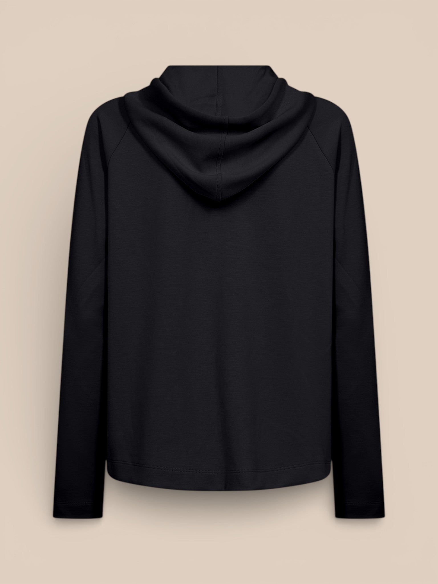 WA-SABINA 84 sweatshirt med hætte, justerbare snore og halv lynlås foran. Blød kvalitet med sidelommer og afslappet pasform.