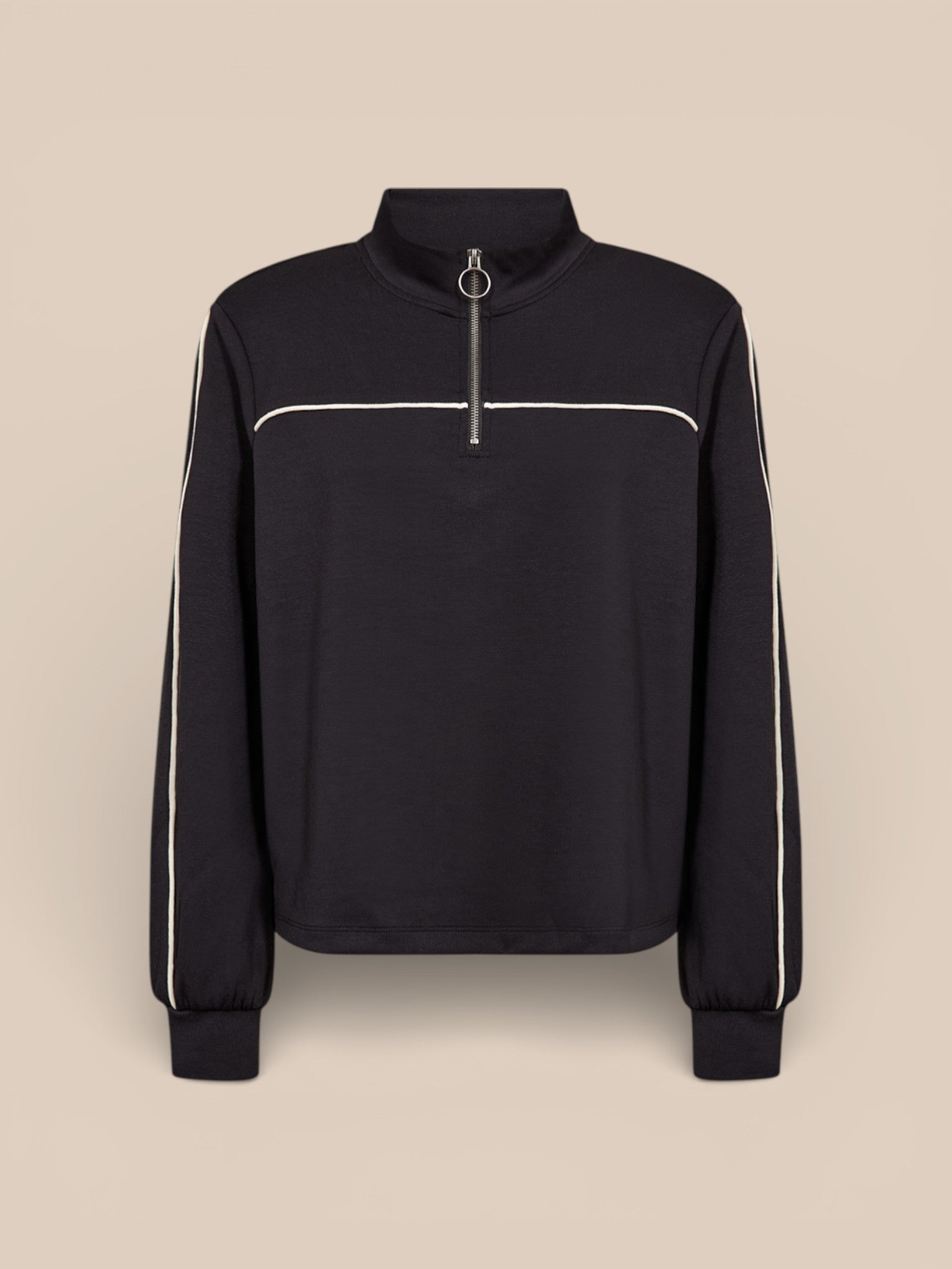 Lækker sweatshirt fra Wasabi i en smørblød kvalitet. Brug den både til hverdag og til de afslappede dage. 