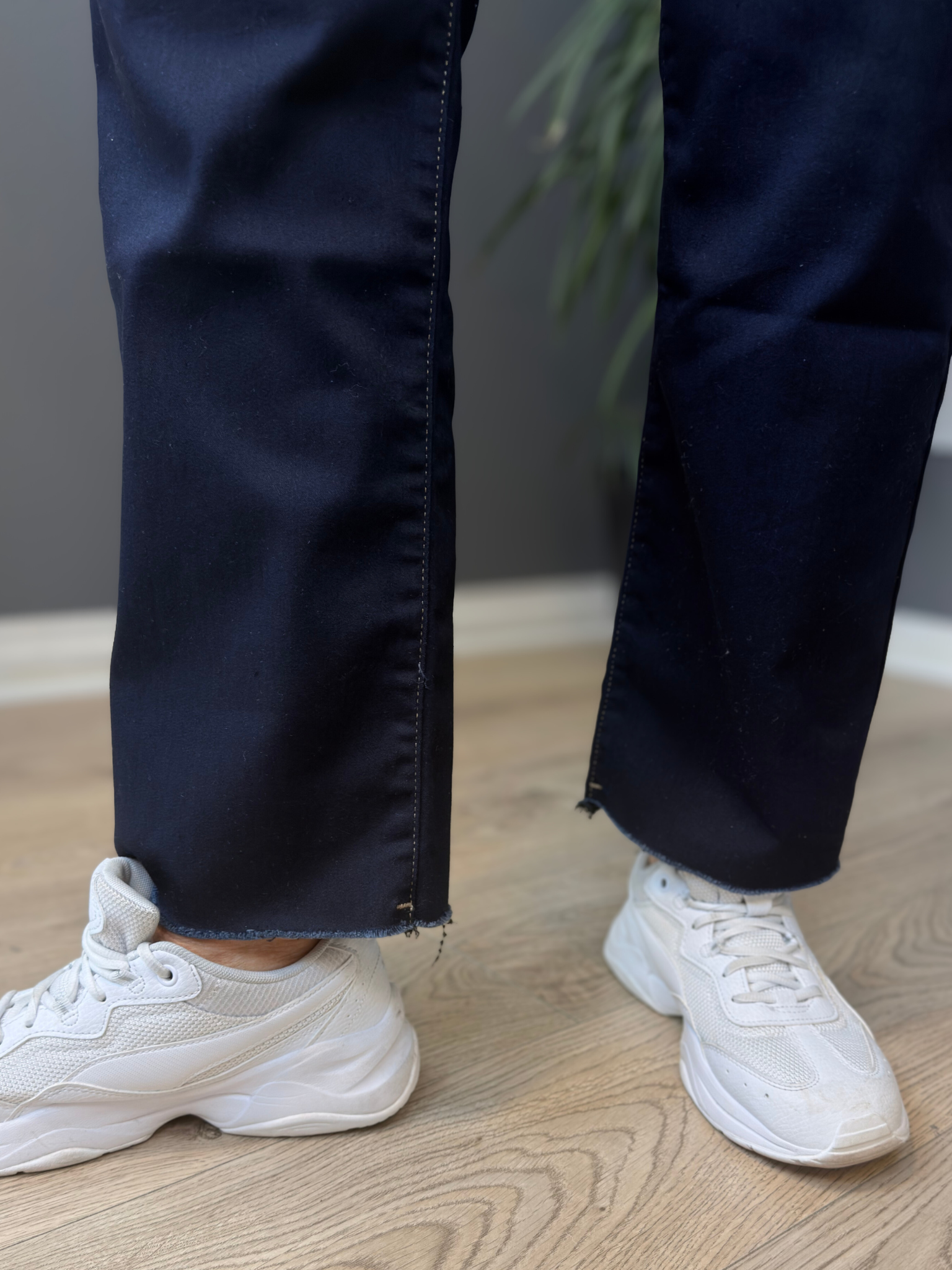 Smart plus size jeans, som kan være et godt alternativ til en leggings. Jeansen er med brede ben, og så stumper den i længden.