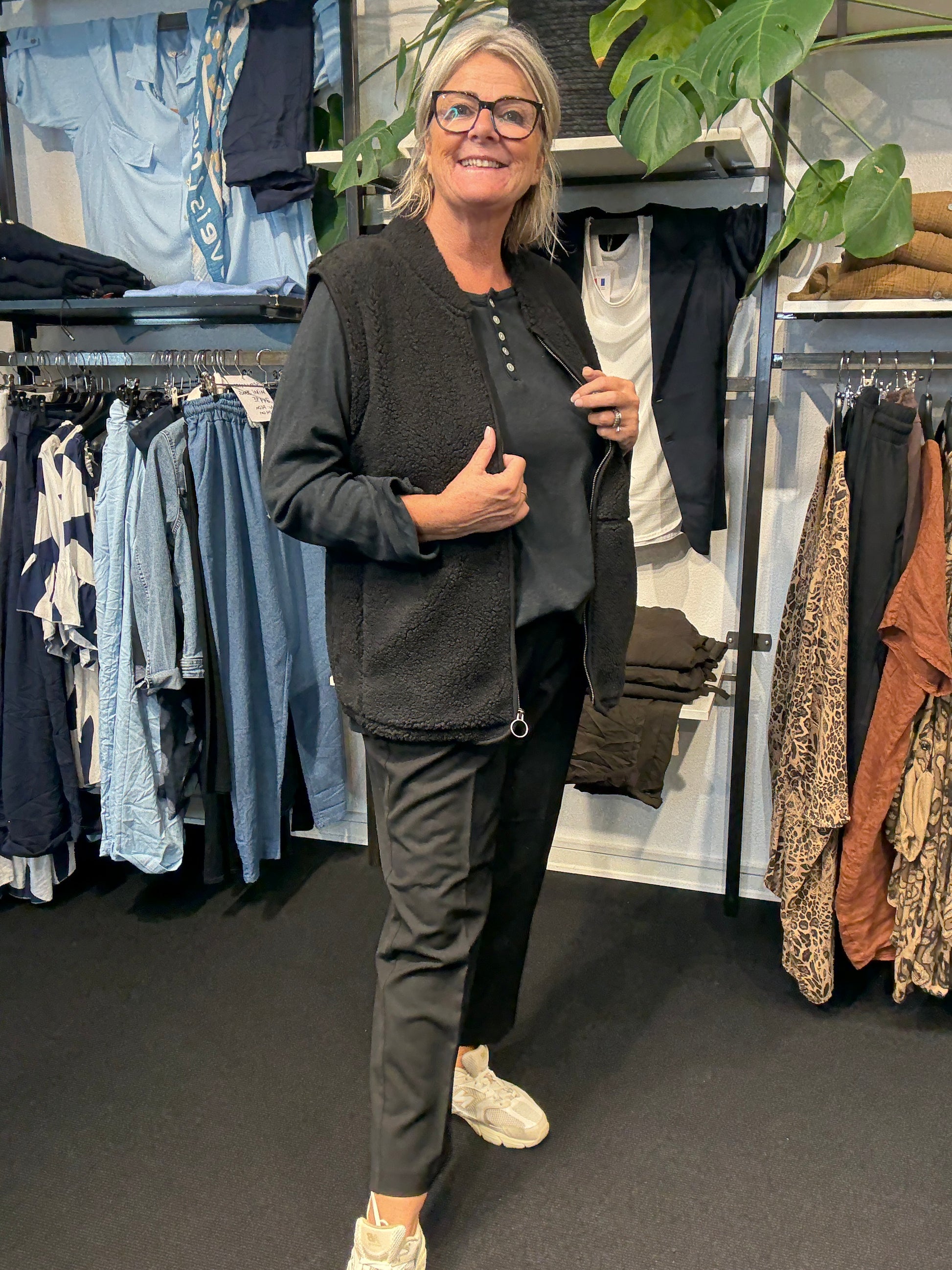 Bamse-vest til plus pigerne, den findes fra en str. 42 til og med en str. 58. Virkelig lækker til prisen, og så har den lynlåslukning og lommer. 