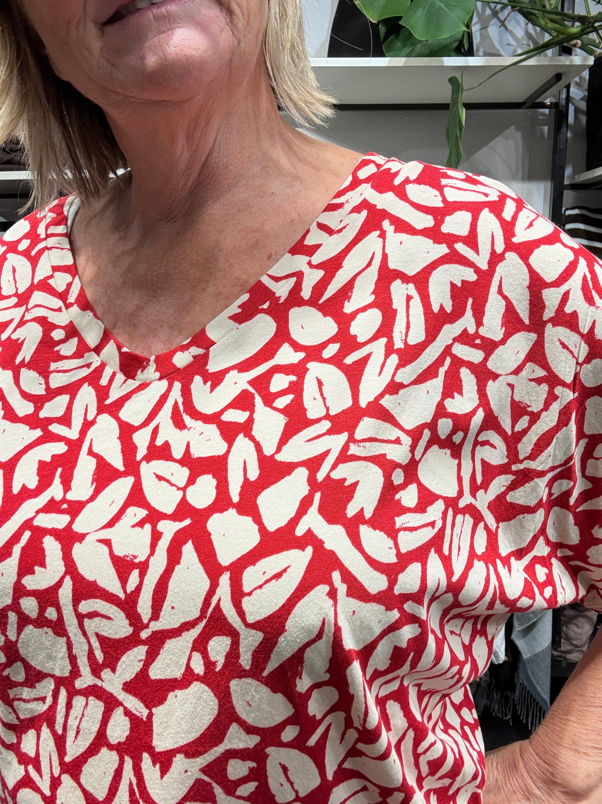 Amie 1 blød rød T-shirt fra wasabi.