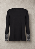 WA-STELLA 24 sort langærmet T-shirt til dame med rund hals og elegante blondedetaljer ved ærmerne.
