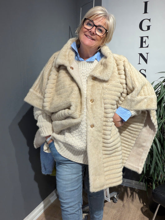 Yvonne Poncho super smart og flot.