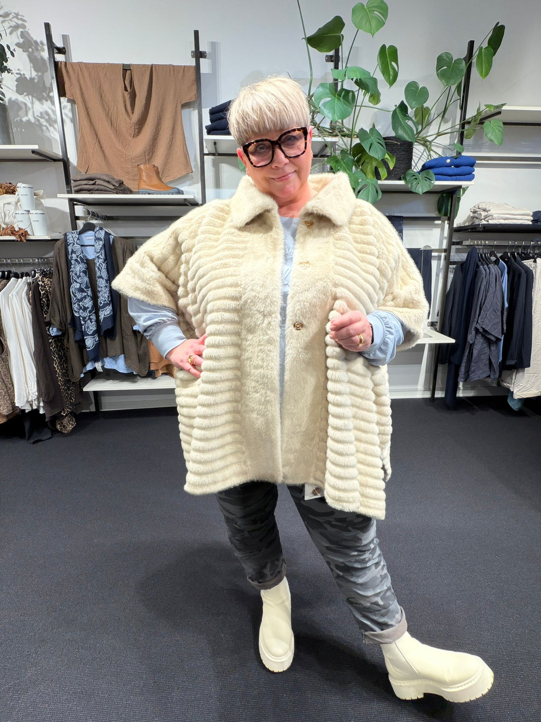 Yvonne Poncho super smart og flot.