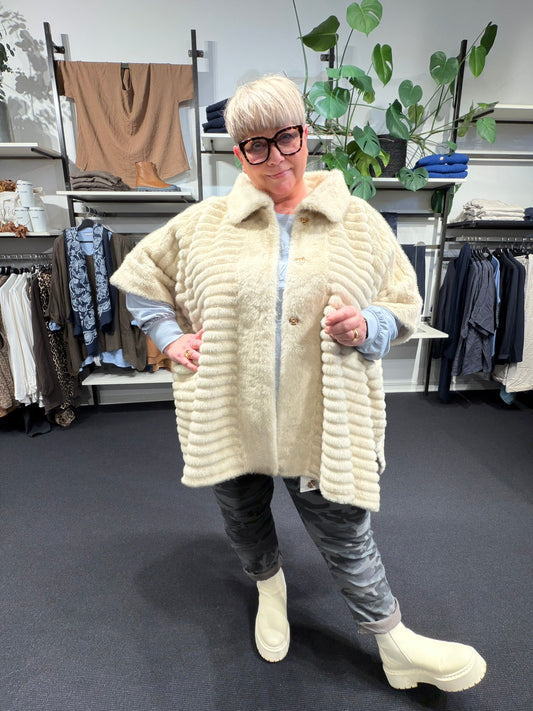 Yvonne Poncho super smart og flot.