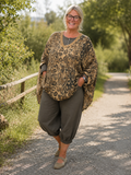 ## Tove Oversize Tunika – Camel Leo

**Pris:** 399,00 kr.

### Produktbeskrivelse

Tove Oversize Tunika er den perfekte kombination af komfort og rå stil. Det flotte leo-print i varme camel- og sorte nuancer giver et eksklusivt look, mens den løse oversize pasform falder flot om kroppen uden at stramme.

Den dybe V-hals med dekorativ blondekant tilfører et feminint udtryk, og de brede ærmer giver tunikaen et let og afslappet look. Brug den med hørbukser, leggings eller jeans – perfekt til både hverdagen, fe