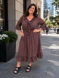 Rosella Kjolen er den perfekte kombination af feminin elegance og komfort. Kjolen har et smukt og flatterende snit, der falder flot om kroppen og giver et stilfuldt look til både hverdag og fest. Det lette materiale gør den behagelig at have på hele dagen, mens de fine detaljer tilfører et eksklusivt udtryk.

Den alsidige pasform gør Rosella Kjolen nem at style med både sneakers, sandaler eller hæle – alt efter anledning. Brug den til sommerens arrangementer, på kontoret eller til en hyggelig middag.