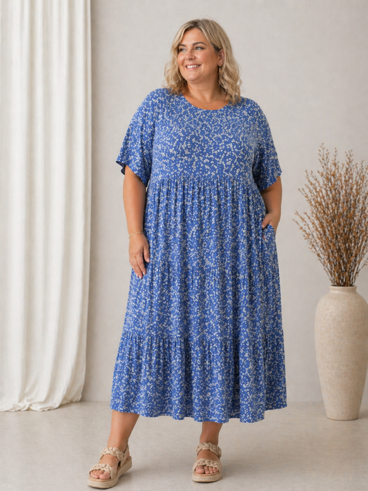 Denne smukke kjole er samme gode facon som vores Lolli kjole. Denne model er bare med blomster-print i stedet. 

Billedet er AI-genereret.