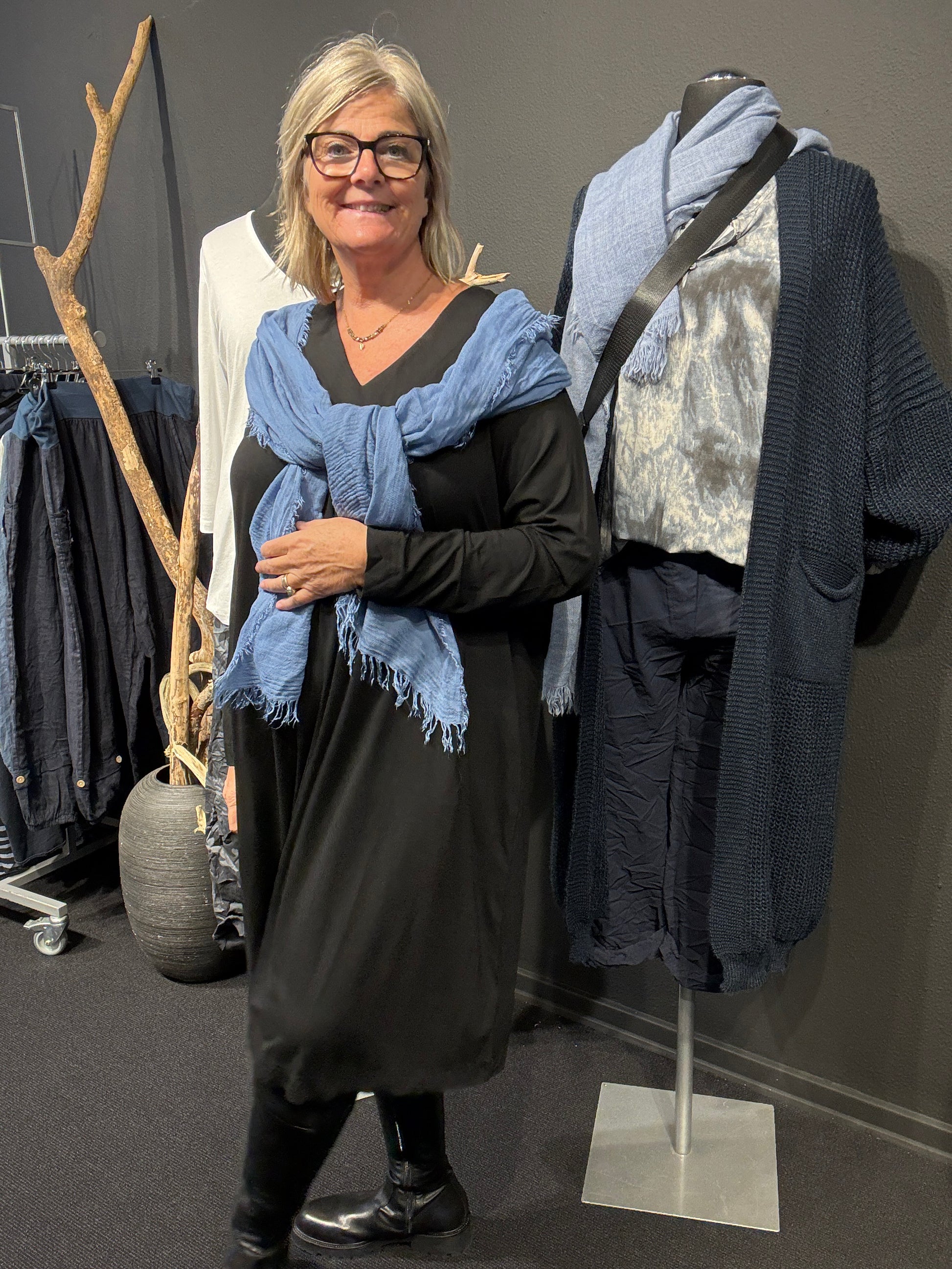 plussize sort kjole fra gozzip