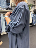 brun tencel kjole i brun til pluspiger fra sigensgaard
