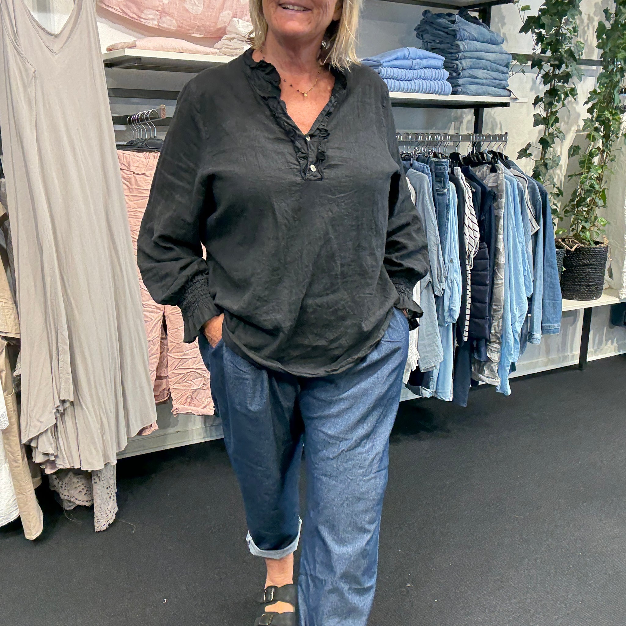 Løs let buks i jeans til pluspiger fra sigensgaard.dk