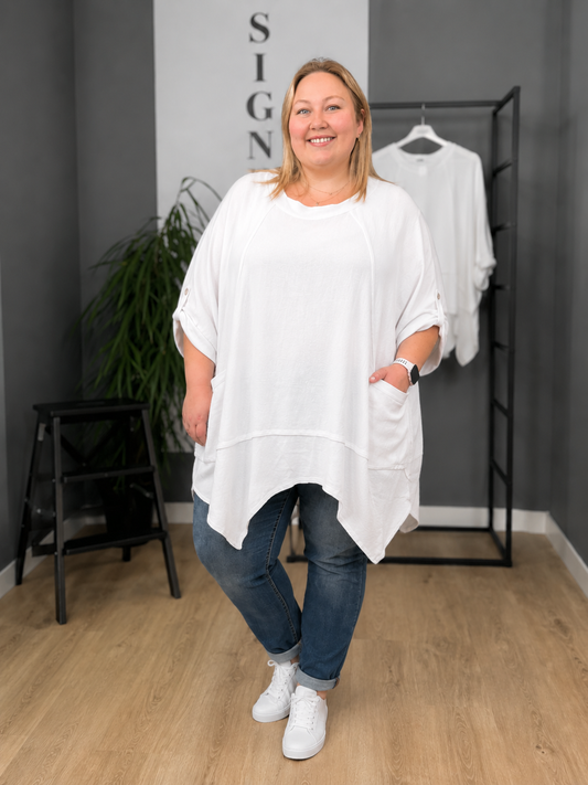 Smart tunika i en lækker bladningskvalitet af bomuld og hør. Denne model er specielt god til plus size kvinde kroppen, grundet den gode facon.