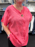 Maren bomulds tunika split hals og kort ærme plussize hos sigensgaard.dk
